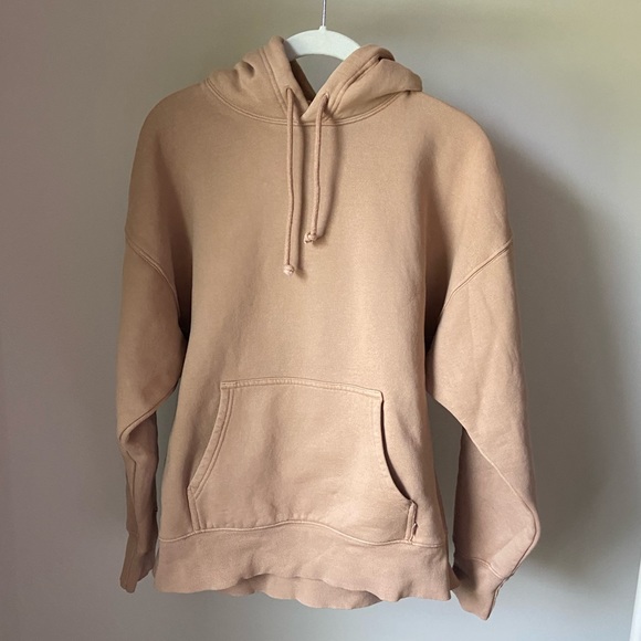 Aritzia Tops - Aritzia1 TNA Boyfriend Hoodie
